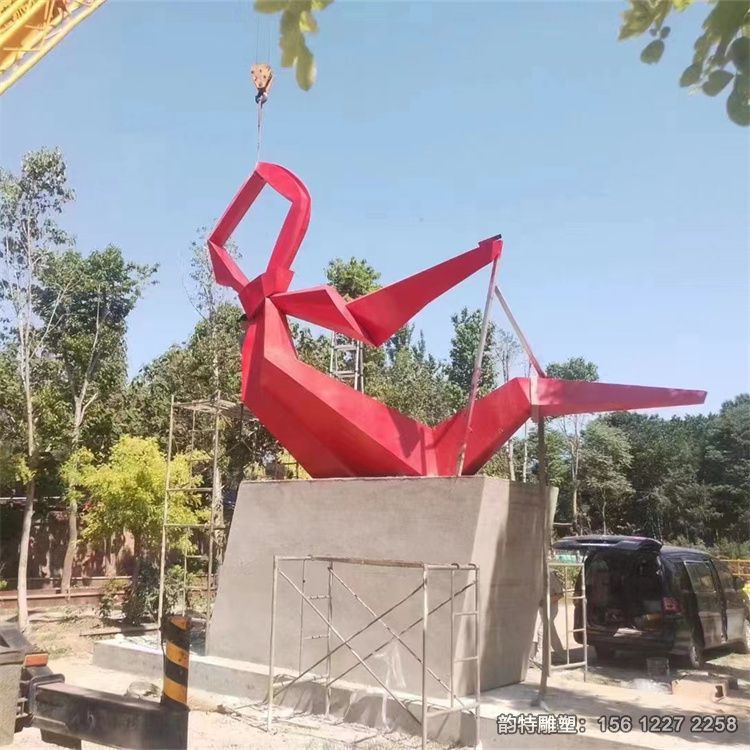 不銹鋼紅領巾雕塑 校園文化廣場的標志 不銹鋼紅領巾雕塑 校園文化廣場的標志