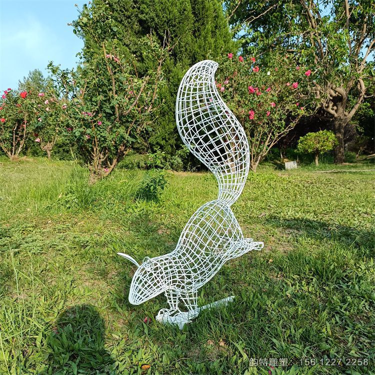 不銹鋼鏤空松鼠雕塑實物圖 公園發光小松鼠雕塑 不銹鋼鏤空松鼠雕塑實物圖 公園發光小松鼠雕塑