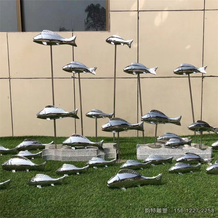 不銹鋼小魚雕塑實拍圖 一條條小魚組成的魚群雕塑